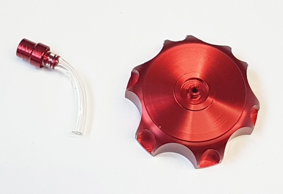 Крышка топливного бака алюминиевая CNC с клапаном красная