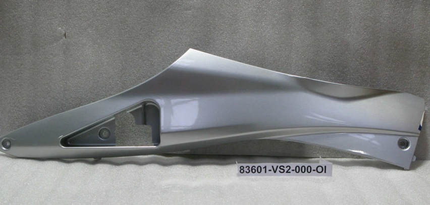 Облицовка боковая левая серебристый_S-420 SYM VS 150