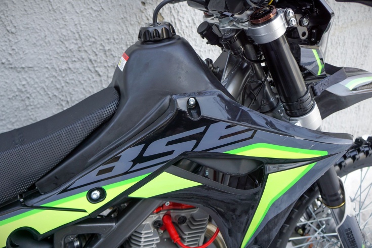 Эндуро / кроссовый мотоцикл BSE Z6 Neon Track (025)