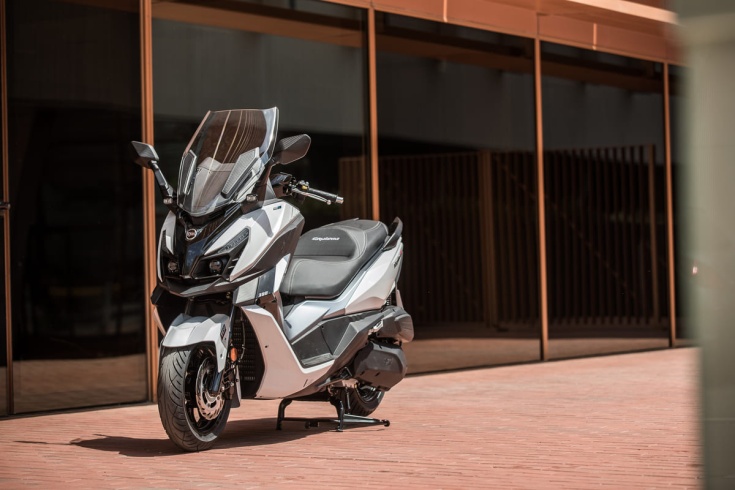 Максискутер SYM CRUiSYM a 300 белый