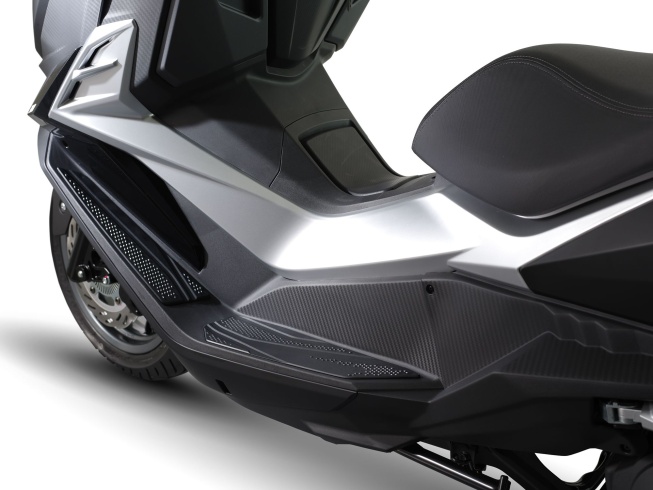 Максискутер SYM CRUiSYM a 300 белый