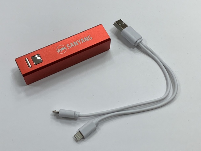 Внешний аккумулятор SYM red 2600 mAh