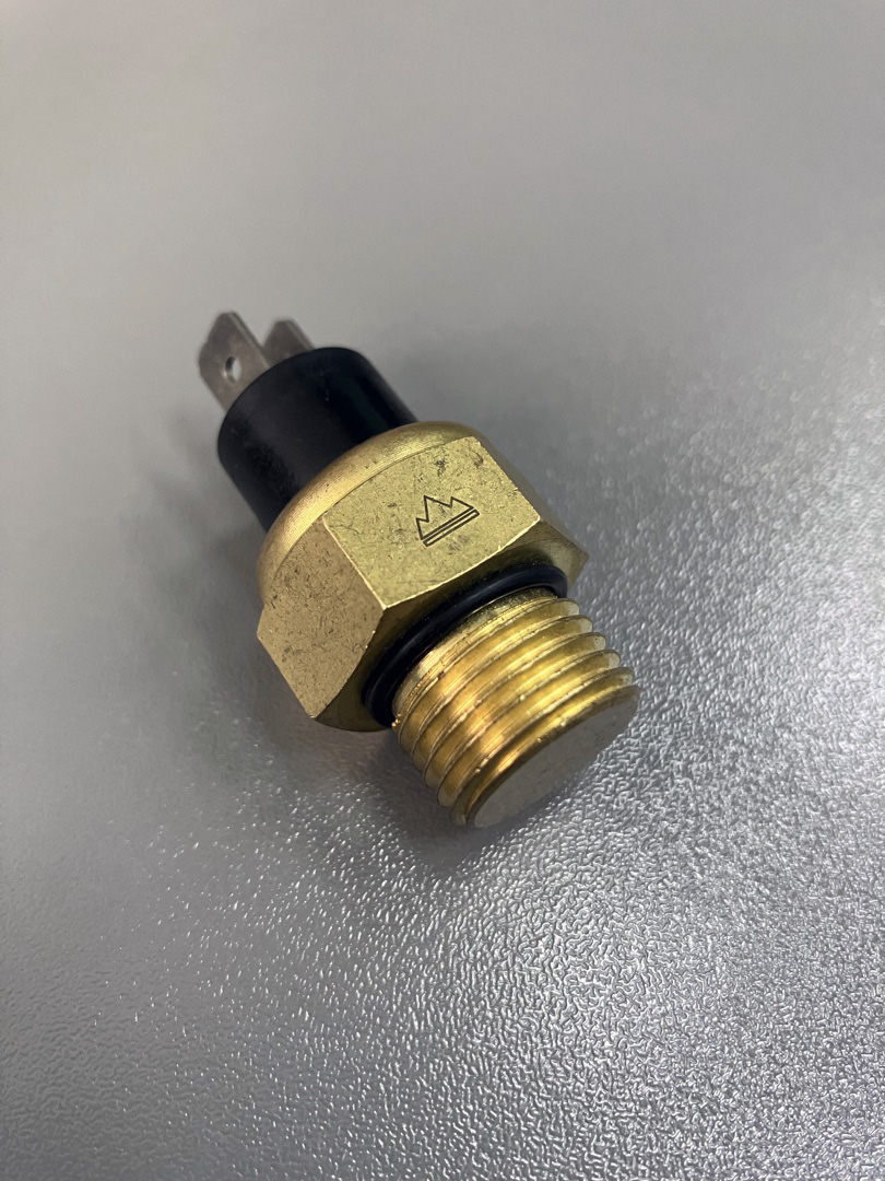 Датчик включения вентилятора 75-80° клеммы BSE M4 M8 RTC 300 Z7 Z8