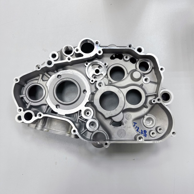 Картер двигателя правый BSE ZS177MM