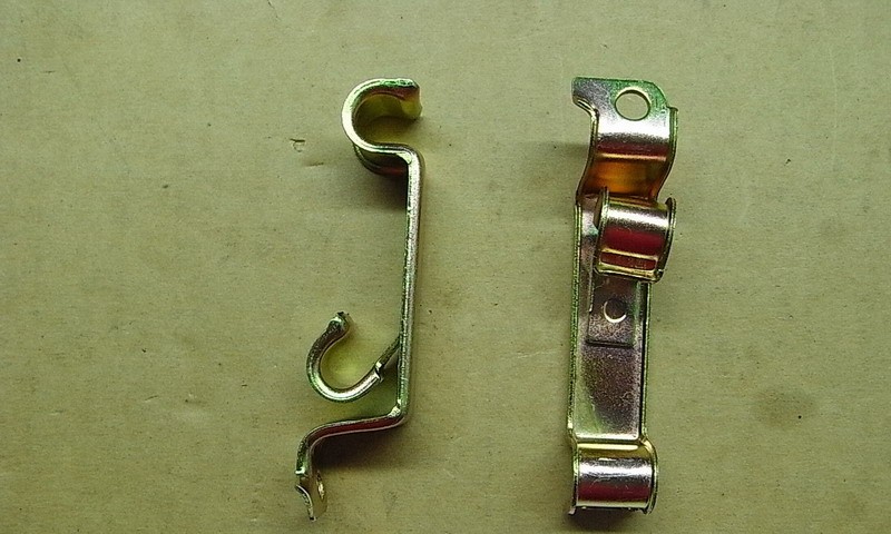 Кронштейн троса газа SYM