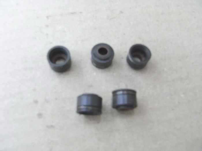 Колпачок маслоотражательный SYM XS 125