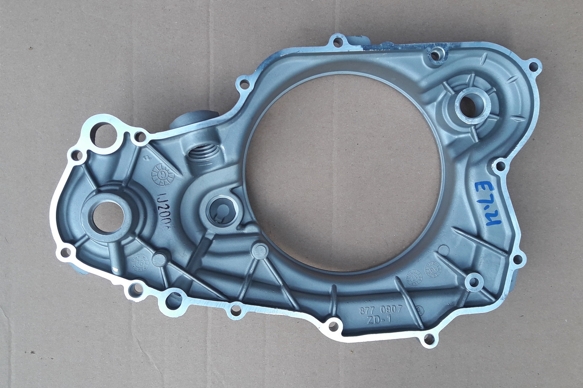 Крышка картера правая BSE ZS177MM