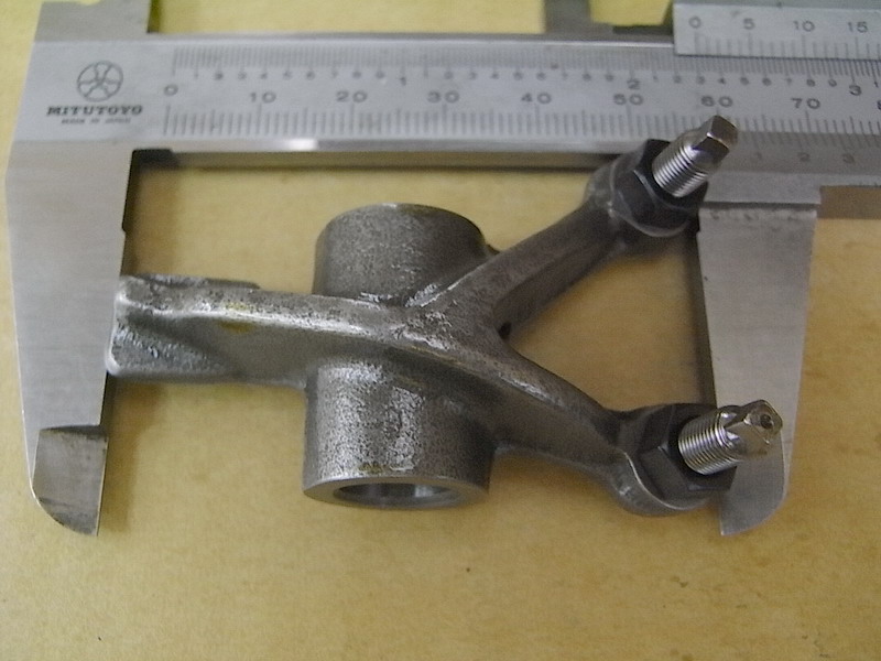 Коромысло впускного клапана в сборе SYM