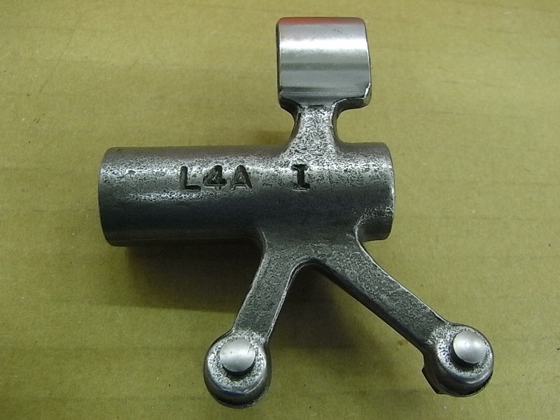 Коромысло впускного клапана в сборе SYM