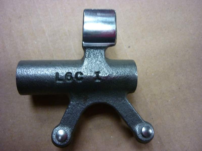 Коромысло впускного клапана в сборе SYM