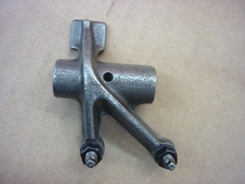 Коромысло выпускного клапана в сборе SYM