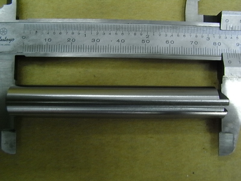 Ось коромысла выпускного клапана SYM