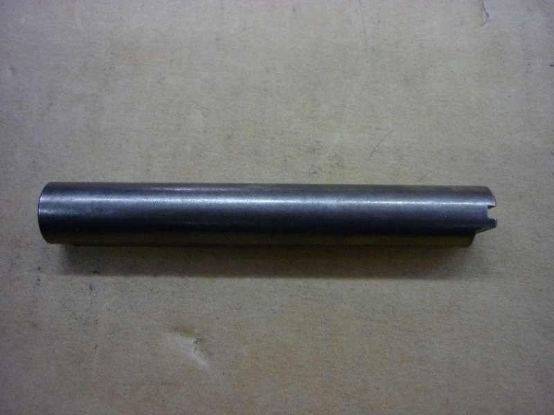 Ось коромысла выпускного клапана SYM