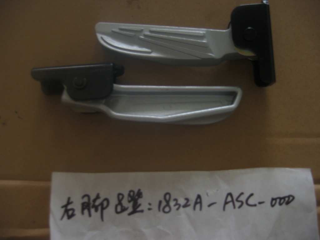 Подножка пассажира правая SYM