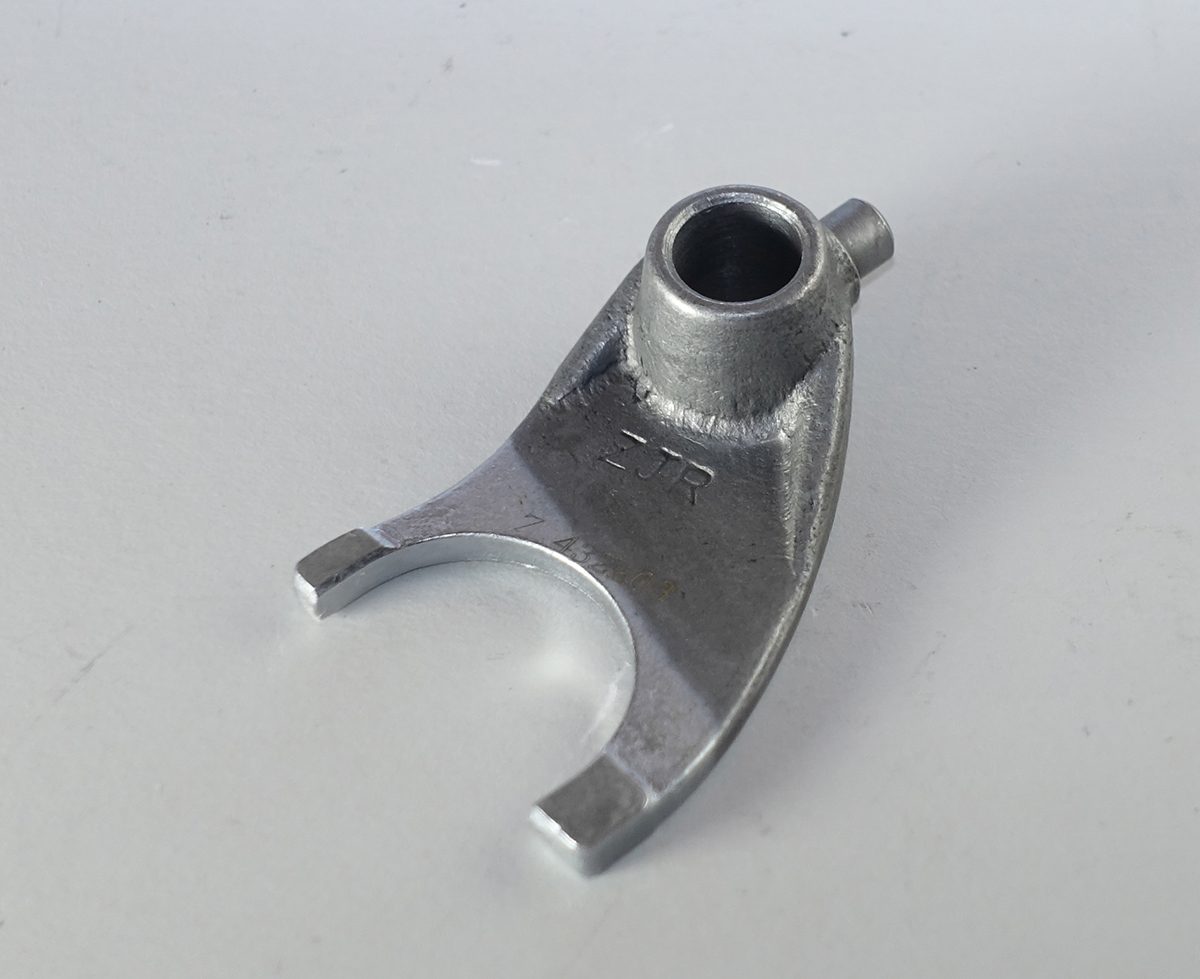 Вилка КПП правая BSE ZS174MN ZS172FMM-6(CB250R) ZS161FMJ ZS166FMM ZS169FMM ZS172FMM