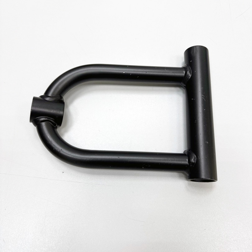 Рычаг верхний правый чёрный BSE XT-1