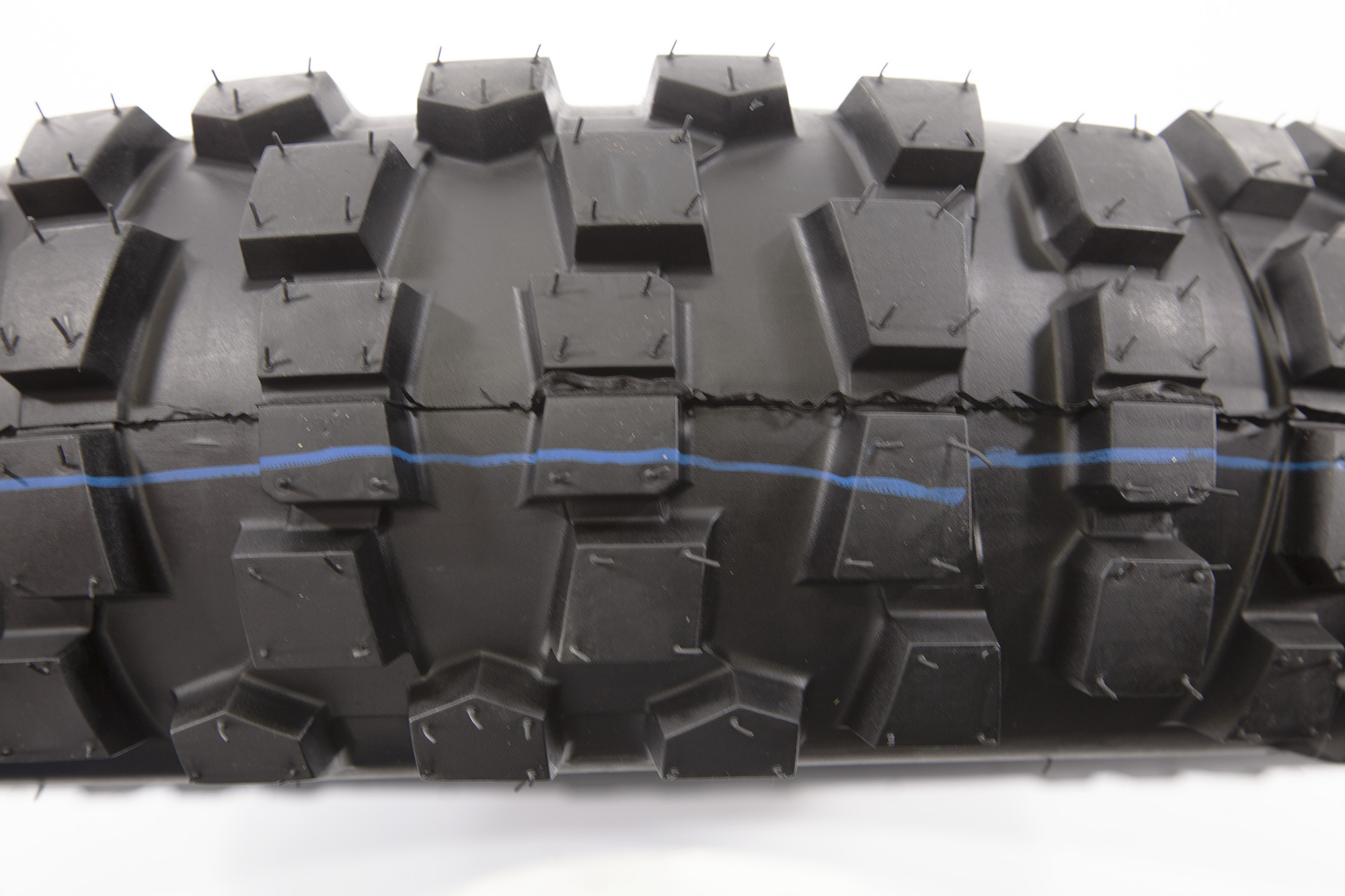 Покрышка 140/80-18 задняя Carrystone BSE Z7