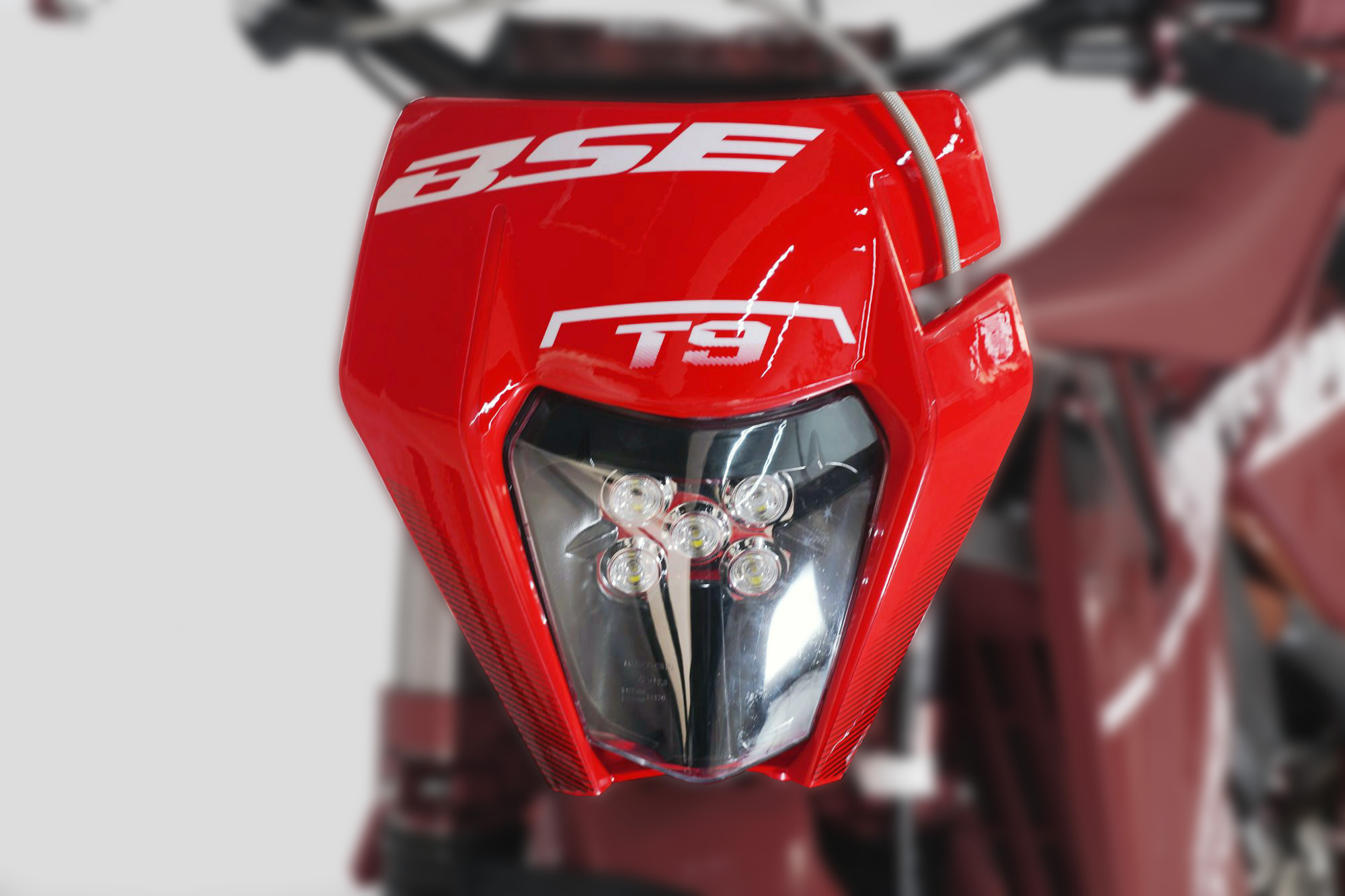 Фара LED FN121B красный BSE T9