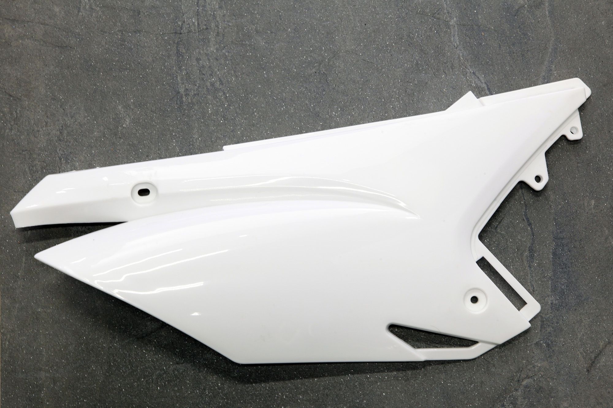 Облицовка задняя правая, белый BSE J1, J2 Z3 Z3Y Z10