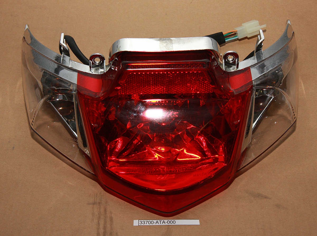 Фонарь задний в сборе SYM Symphony 50 Symphony 125 JetNaked 50 Jet 4 50 Jet 4 125