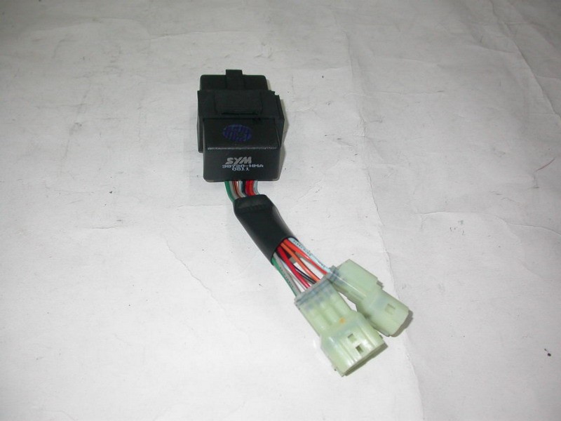 Реле аварийной остановки и сигналов поворота SYM GTS 300