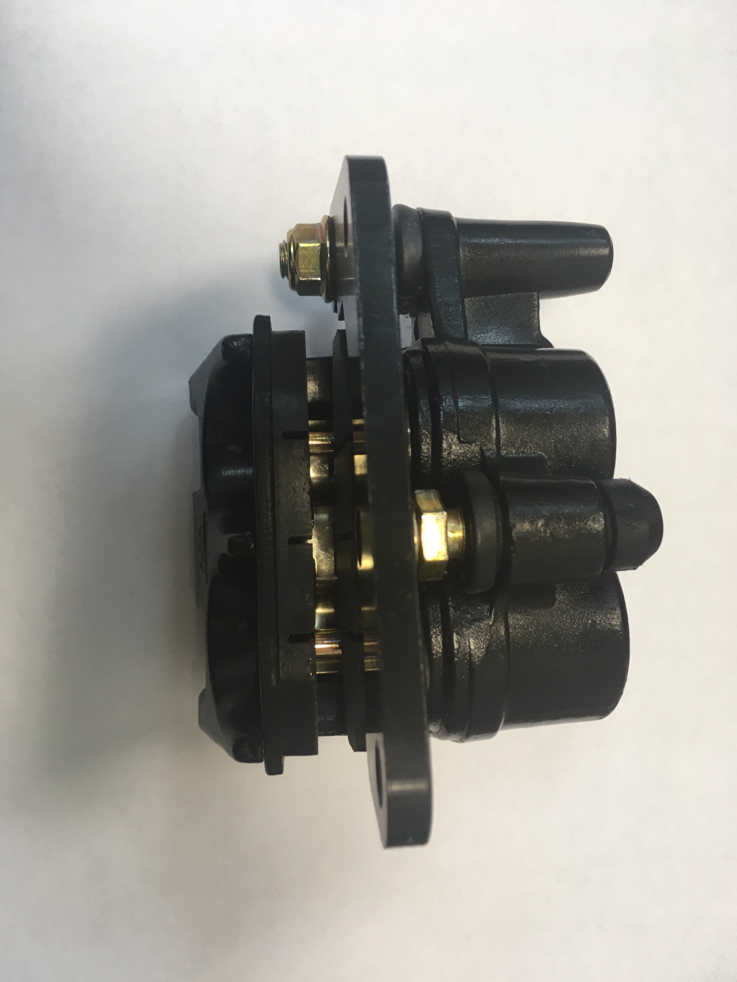 Суппорт тормозной передний BSE J1, J2