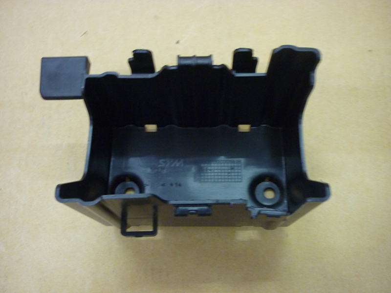 Отсек аккумулятора SYM