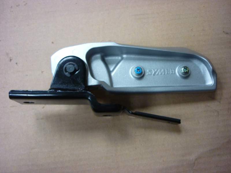 Опора для ног левая SYM Maxsym 600