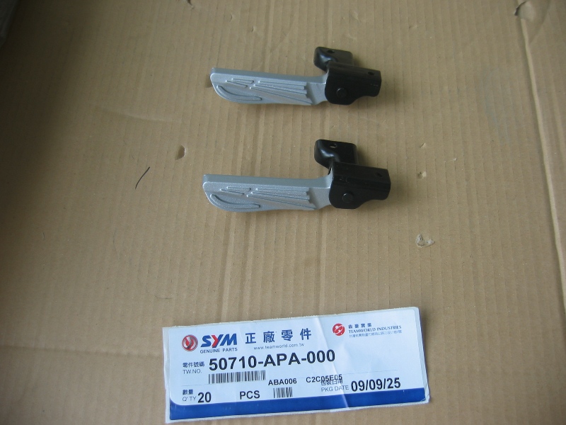 Опора для ног правая SYM