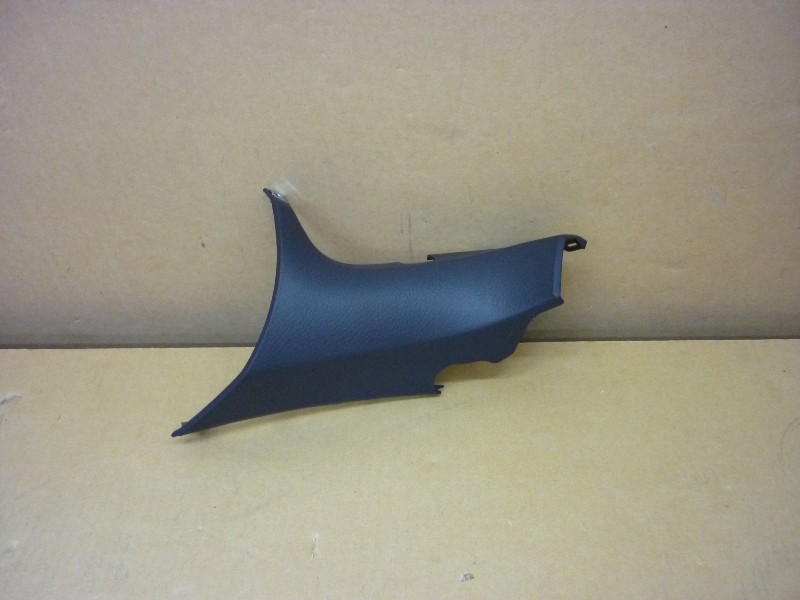 Облицовка руля нижняя правая SYM Maxsym 400 Maxsym 600