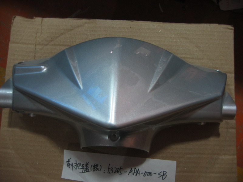 Облицовка руля передняя серебристый (S-880S) SYM