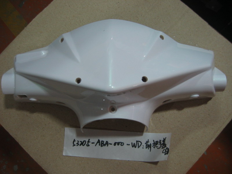 Облицовка руля передняя белый (WH8018P) SYM