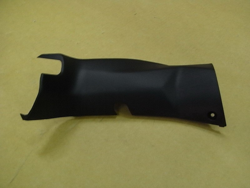 Облицовка руля правая черный_BK-001U SYM JoyRide 200