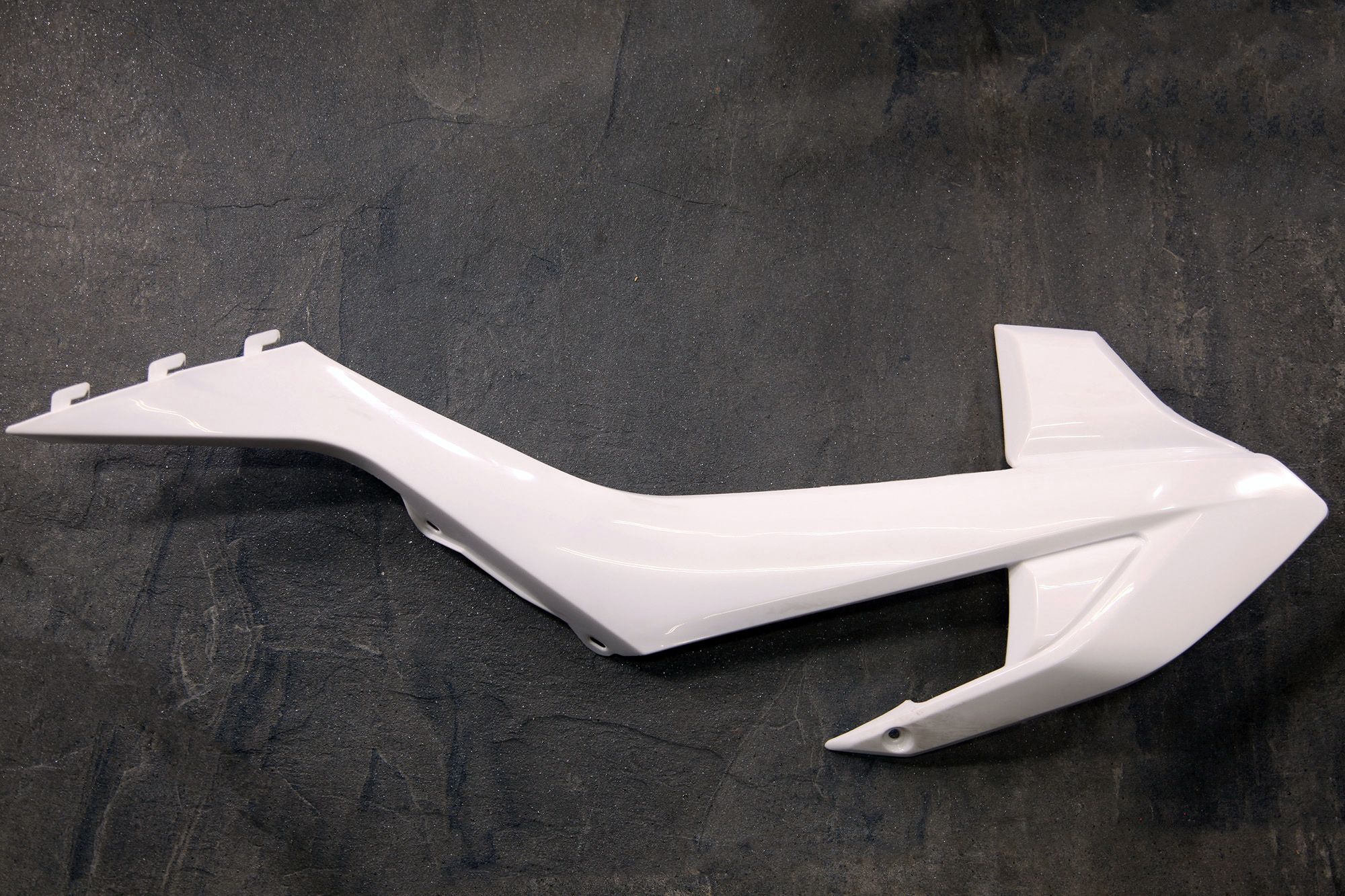 Облицовка передняя левая, белый BSE CORE