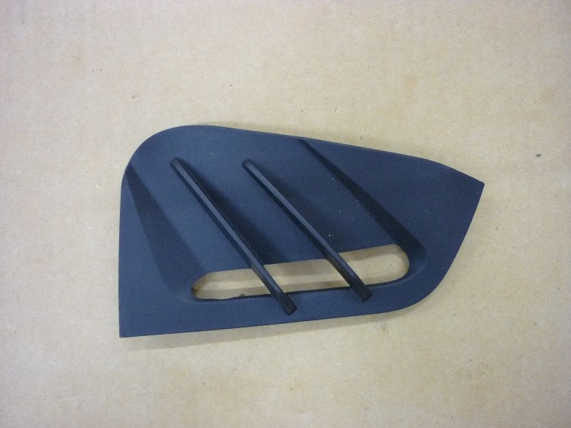 Облицовка декоративная передняя правая черный_BK-001U SYM Maxsym 400 Maxsym 600