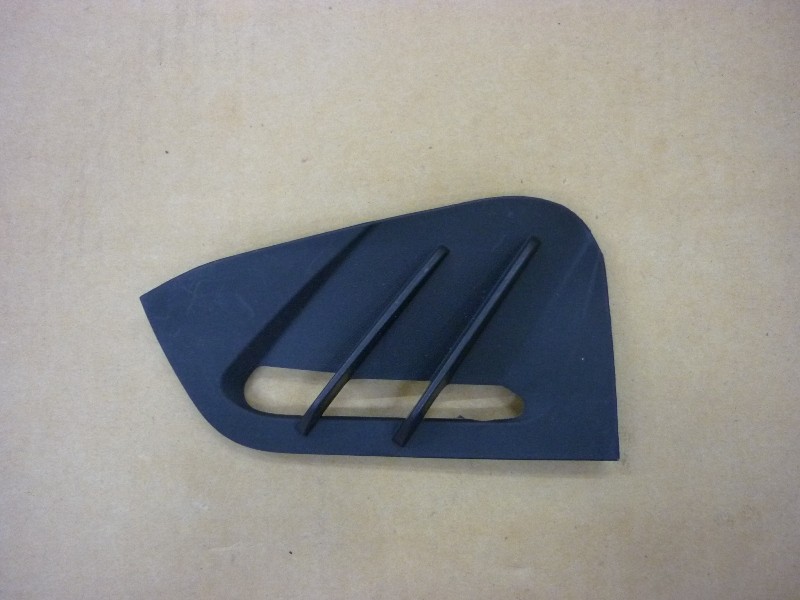 Облицовка декоративная передняя левая черный_BK-001U SYM Maxsym 400 Maxsym 600