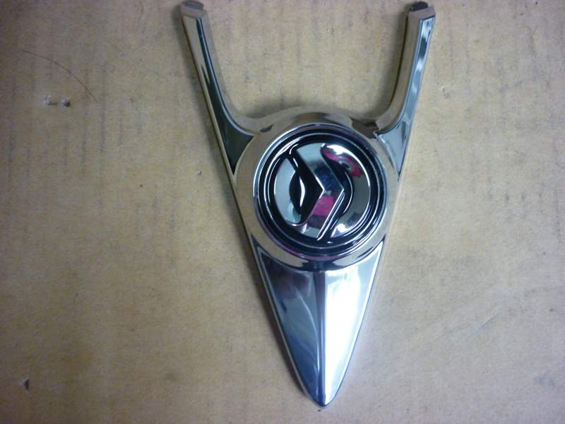 Эмблема переднего пластика SYM