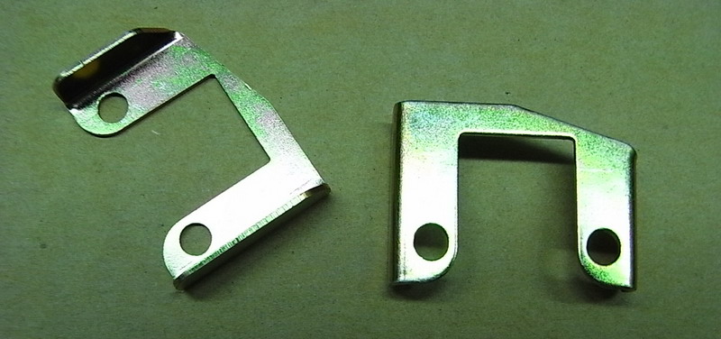 Крепление петли правой крышки SYM