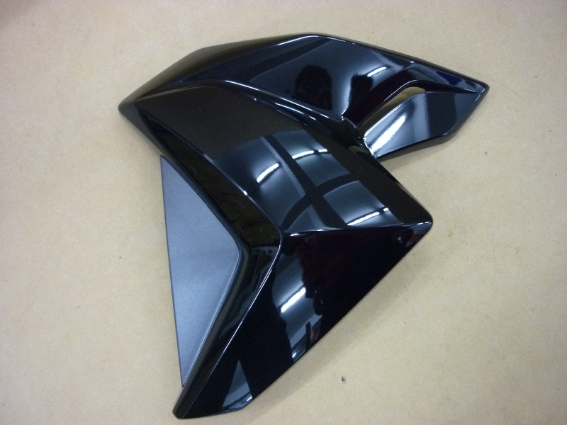 Облицовка передняя левая чёрный (BK-001C/GY-7450U) SYM