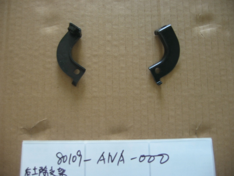 Кронштейн заднего брызговика SYM