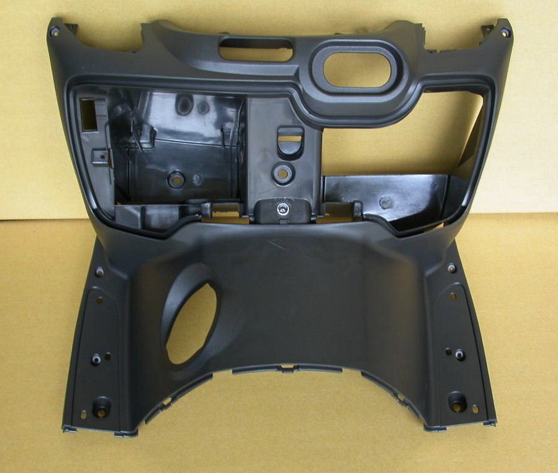 Облицовка отсека для мелочей черный_BK-001U SYM GTS 300