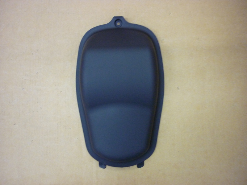 Крышка отсека АКБ SYM