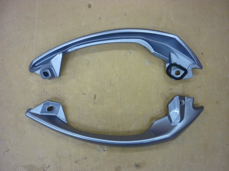 Поручень пассажира левый серый_GY-517S SYM Maxsym 400 Maxsym 600