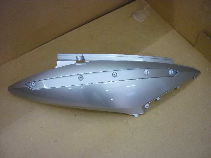 Облицовка задняя правая серебристый (S-7S) SYM