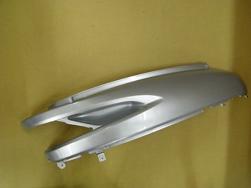 Облицовка задняя правая серебристый_S-880S SYM JoyRide 200