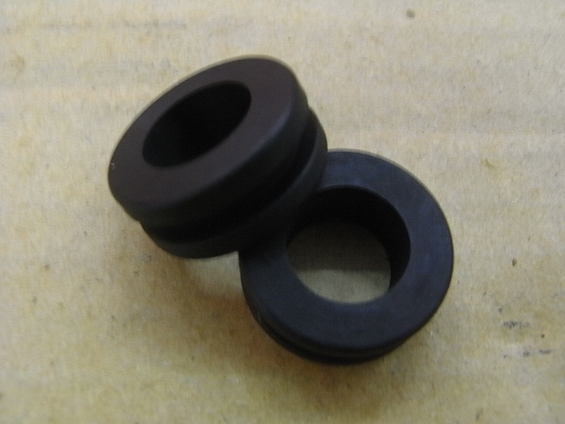 Втулка резиновая крепления пластика SYM