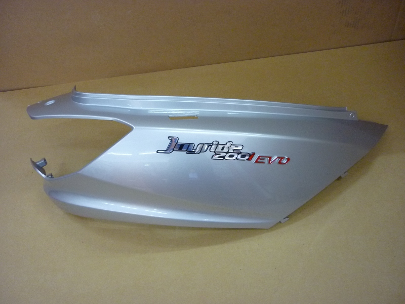 Облицовка задняя правая серебристый (S-421S) SYM