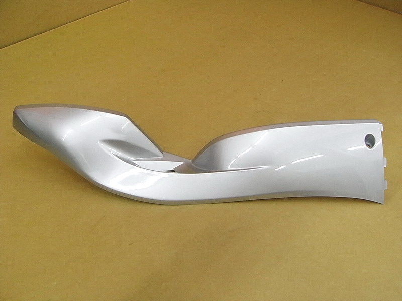 Облицовка боковая правая серебристый_S-421S-D SYM