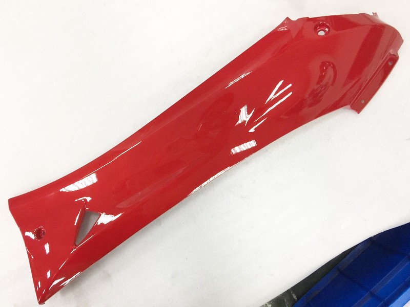 Облицовка боковая правая красный_R-200C SYM