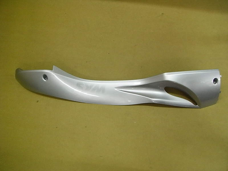 Облицовка боковая правая серебристый (S-421S) SYM